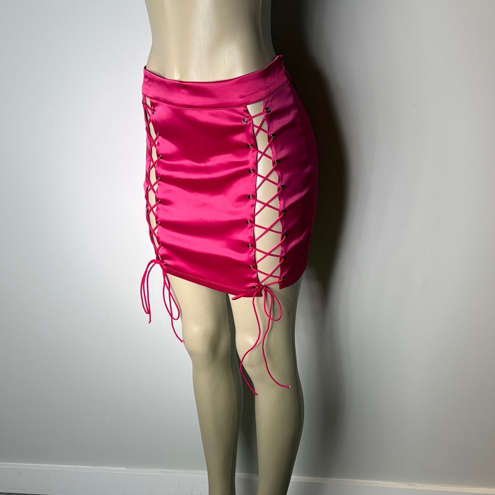 Fashion Nova Fuchsia Satin Lace-Up Mini Skirt Dark Fuchsia/red NWOT - Picture 4 of 7